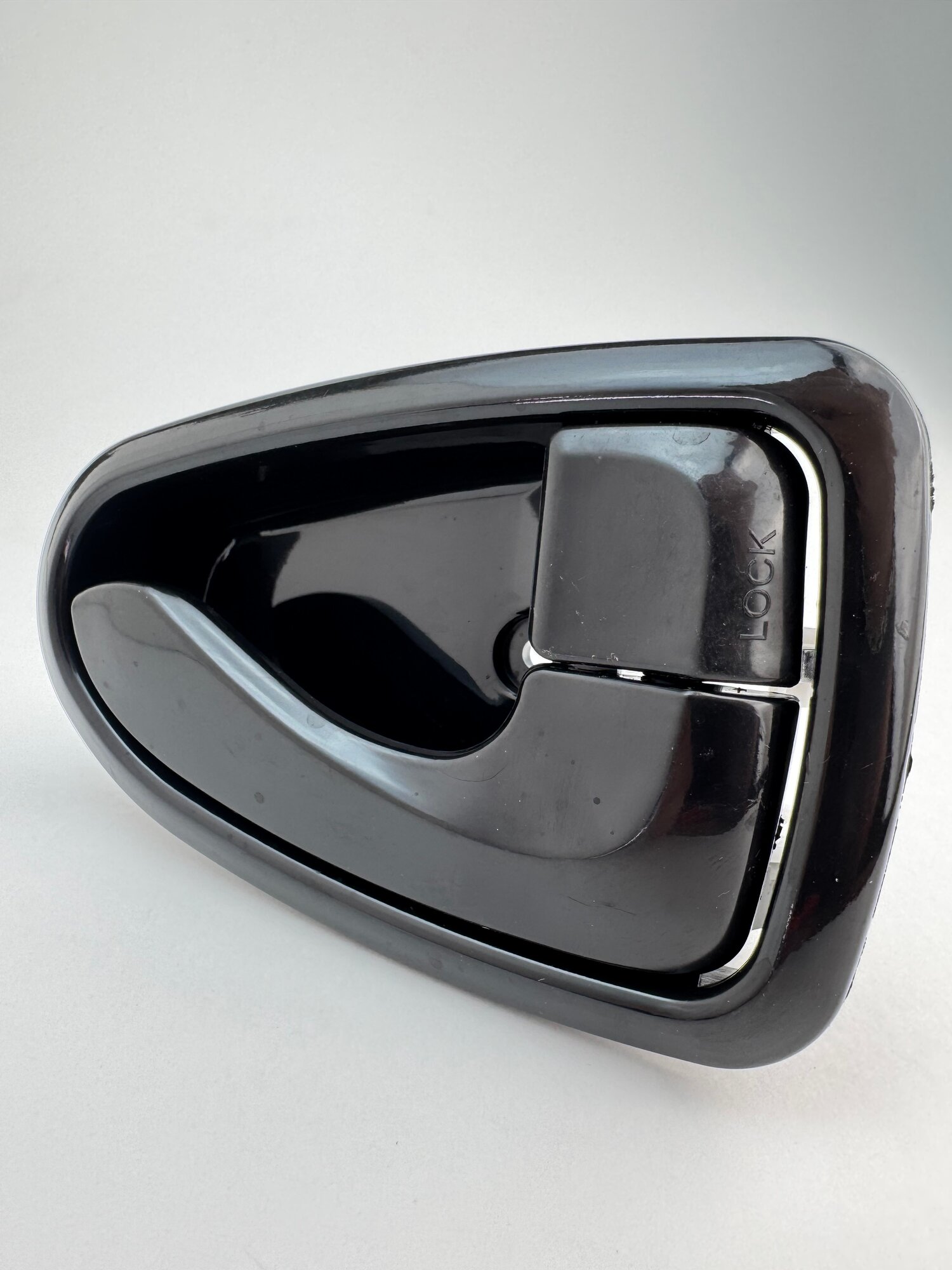 Ручка внутренняя двери передн  задн (лев) Hyundai Accent/Accent 5 00-06 (Verna) (черн) P20-1133L