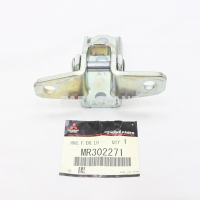 ПЕТЛЯ ПРАВОЙ ДВЕРИ НИЖНЯЯ MR302271